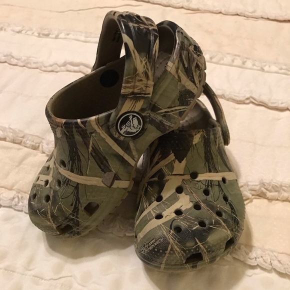 toddler boy camo crocs